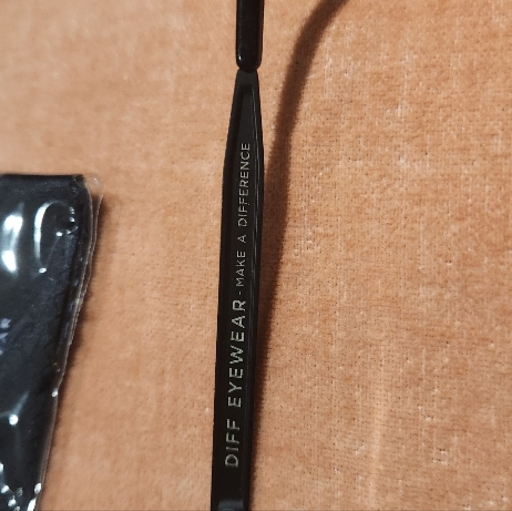 Nwot Black Diff Polarized Sunglasses - image 2